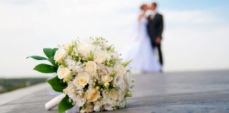 Casal Decide Leiloar Convites Para Pagar o Casamento Casal Decide Leiloar Convites Para Pagar o Casamento