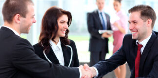 9 Impressões Que as Pessoas Têm Segundos Após Te Conhecer, Segundo a Ciência Impressões Que as Pessoas Têm Segundos Após Te Conhecer