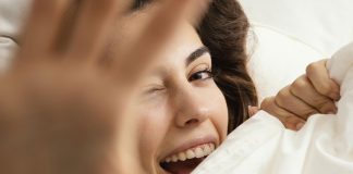 A Importância do Toque Físico e da Intimidade Emocional