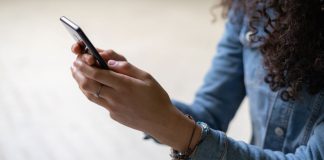 O Impacto das Redes Sociais nos Relacionamentos: Navegando nas Conexões Virtuais em Busca de Equilíbrio