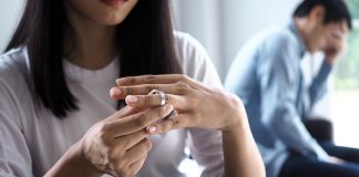 Sinais de Traição no Relacionamento: Navegando nas Águas Turbulentas da Desconfiança