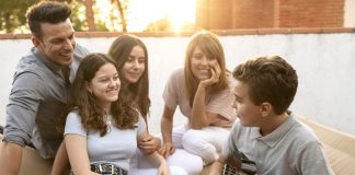 A Influência dos Amigos e da Família nos Relacionamentos