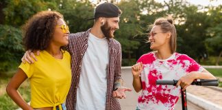 Como Fazer Amigos em um Novo Relacionamento Como Fazer Amigos em um Novo Relacionamento
