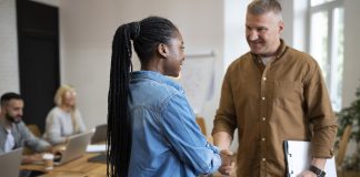 Encontrando o Equilíbrio Perfeito entre Trabalho e Relacionamento Equilíbrio Perfeito entre Trabalho e Relacionamento
