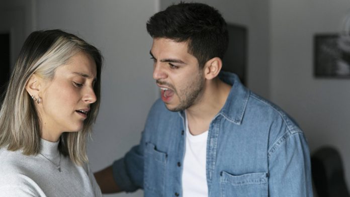 Lidando com Conflitos em Relacionamentos e Ciúmes Lidando com Conflitos em Relacionamentos e Ciúmes