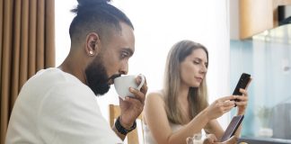 O Impacto das Redes Sociais nos Relacionamentos Modernos O Impacto das Redes Sociais nos Relacionamentos Modernos