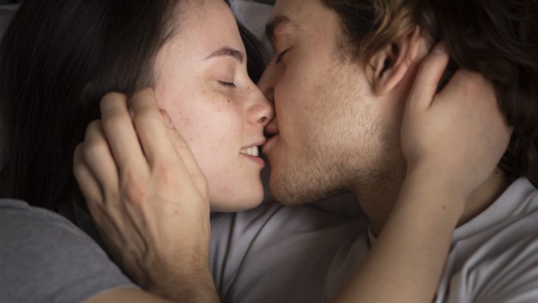 Descubra os 10 Beijos Mais Quentes e Românticos Para Apimentar Seu Relacionamento