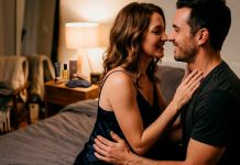 Guia de Sedução: Como Surpreender e Fazer o Homem Gozar Rápido na Relação Casal em momento íntimo e sensual no quarto, sugerindo sedução e desejo.