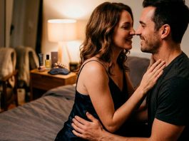 Guia de Sedução: Como Surpreender e Fazer o Homem Gozar Rápido na Relação Casal em momento íntimo e sensual no quarto, sugerindo sedução e desejo.